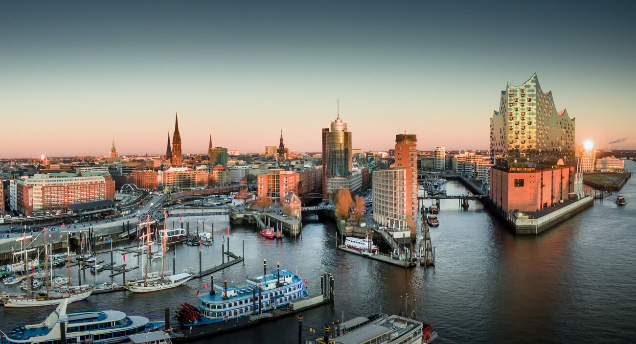 Hamburg mit Elbphilharmonie