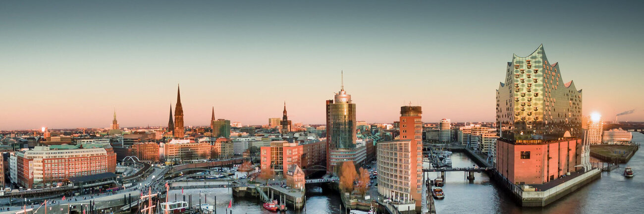 Hamburg mit Elbphilharmonie